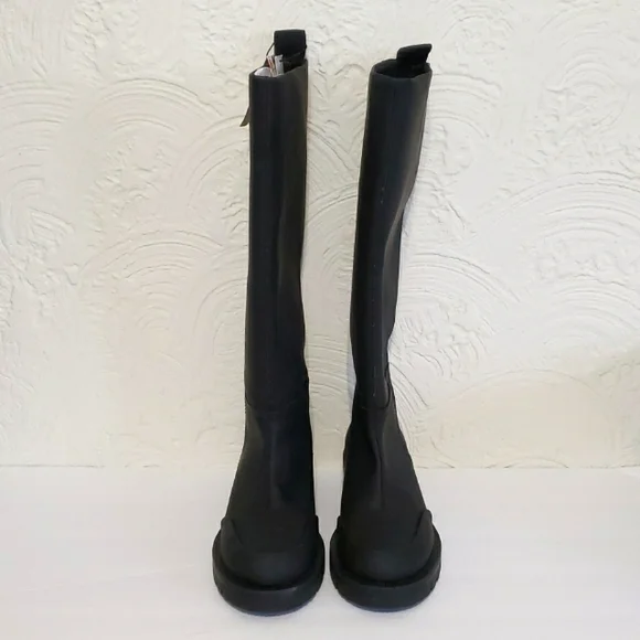 RARE ZARA Lug Sole Low Heel Black Rubberized Bloggers Favorite Size 7.5 - Picture 3 of 10